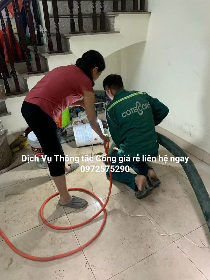 Thông hút bể phốt cho khách hàng tại ecopark